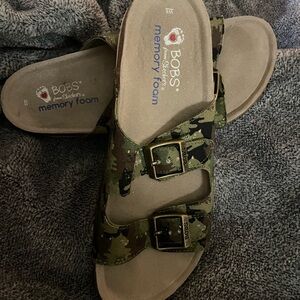 Skechers BOBS Camouflage Buckle Sandals-Size 8 Wide with Memory Foam